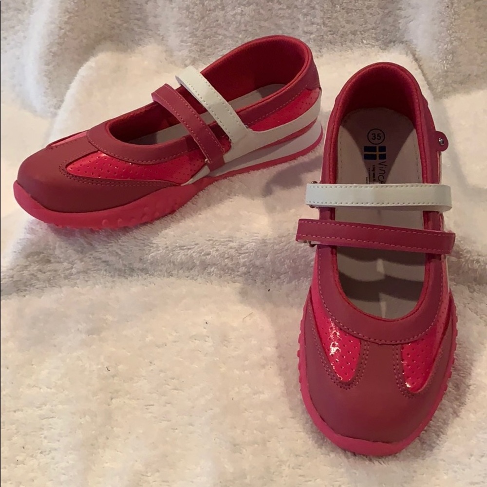 Girls Size 3.5 Vincent Sneakers